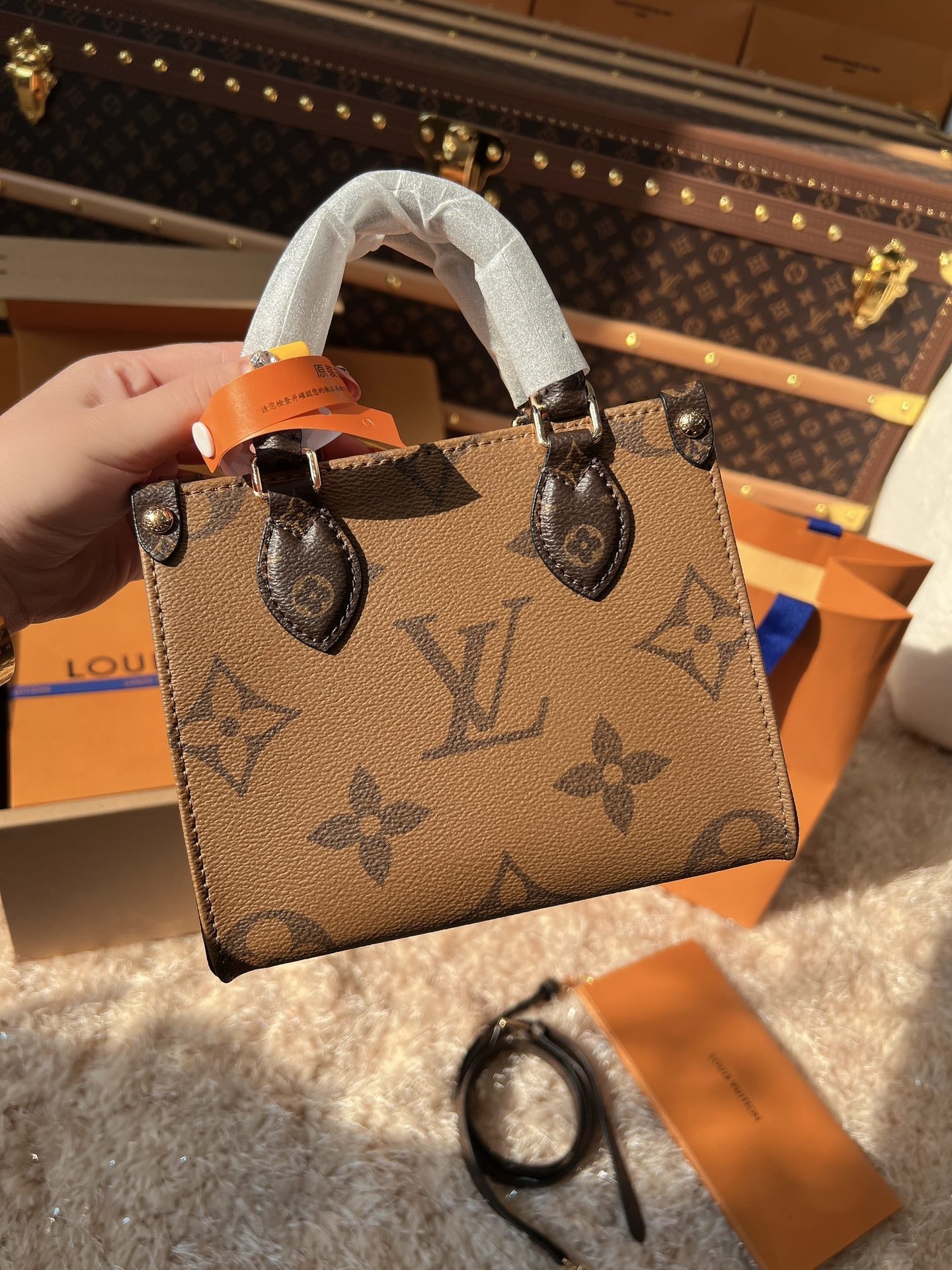 LV OnTheGo PM Monogram Reverse Canvas Tote Handle Bag with Leather Trim and Shoulder Strap (18 x 15 x 8.5) cm
